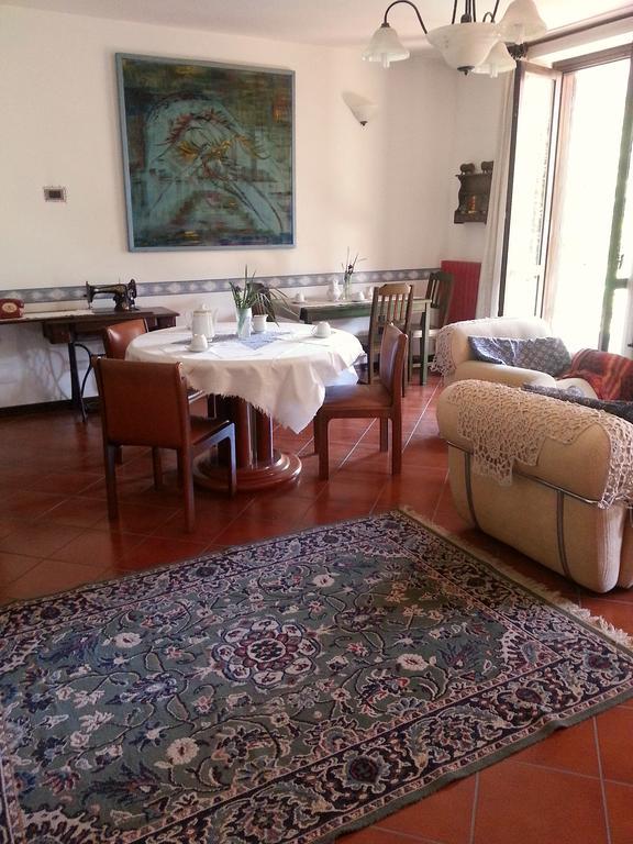 לינה וארוחת בוקר בורגומאנרו Il Nido Del Pettirosso מראה חיצוני תמונה